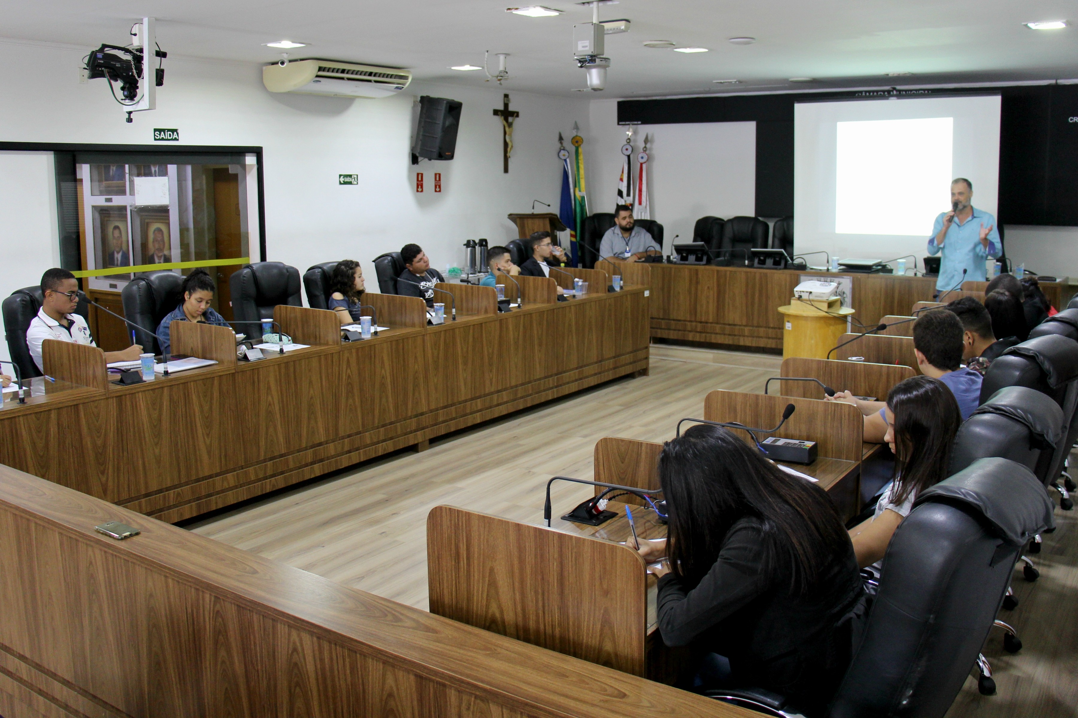 Vereadores jovens debatem Ciência Política em curso oferecido pela Escola do Legislativo